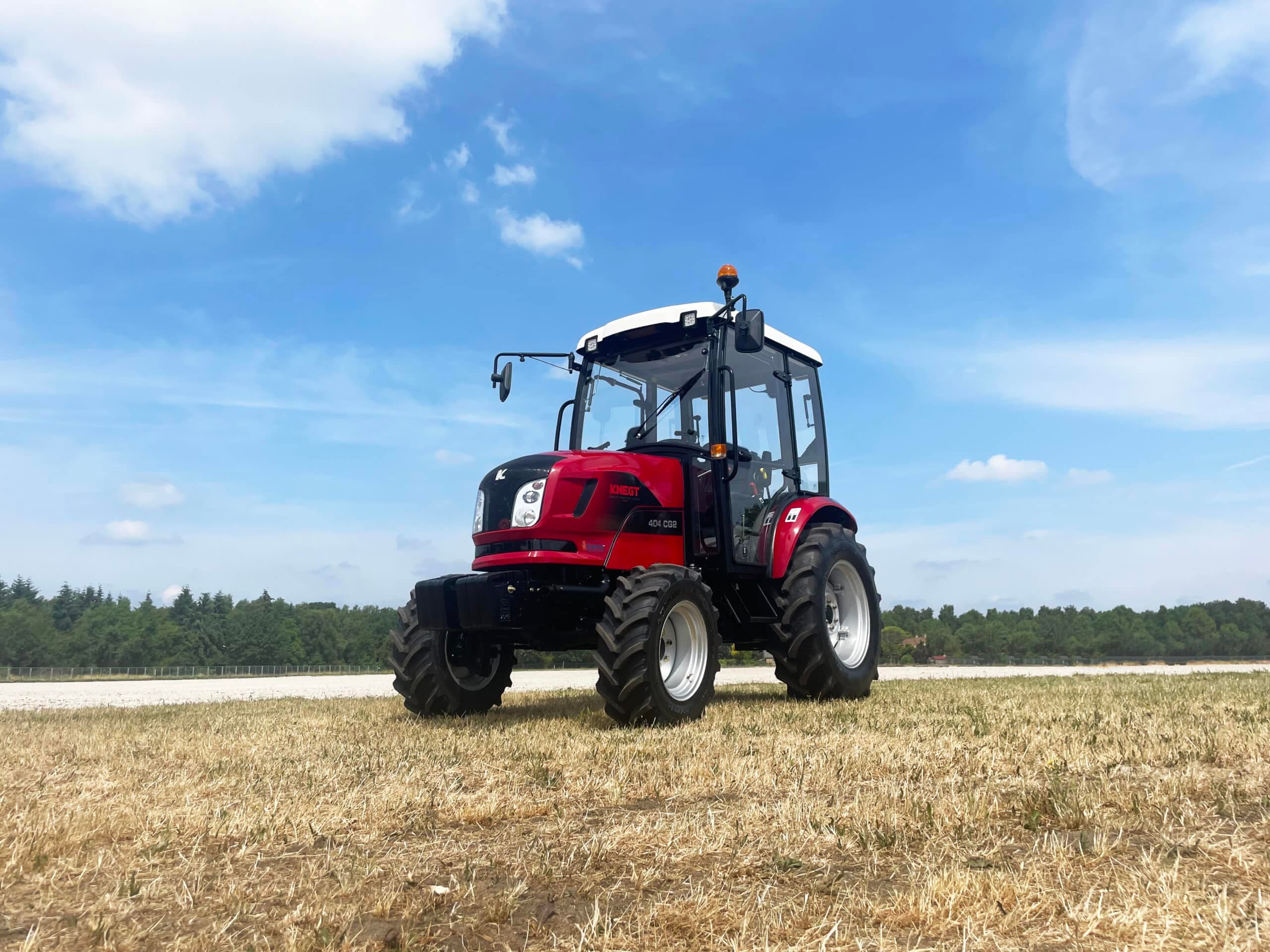 Tractor diésel Knegt en un campo